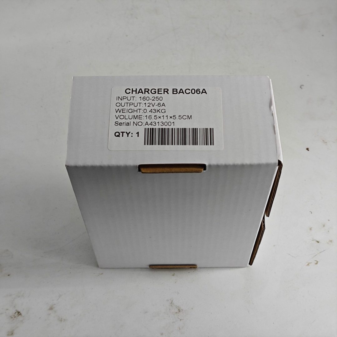 12V / 24V 5A Enclosed Housing Battery Charger - Image 4